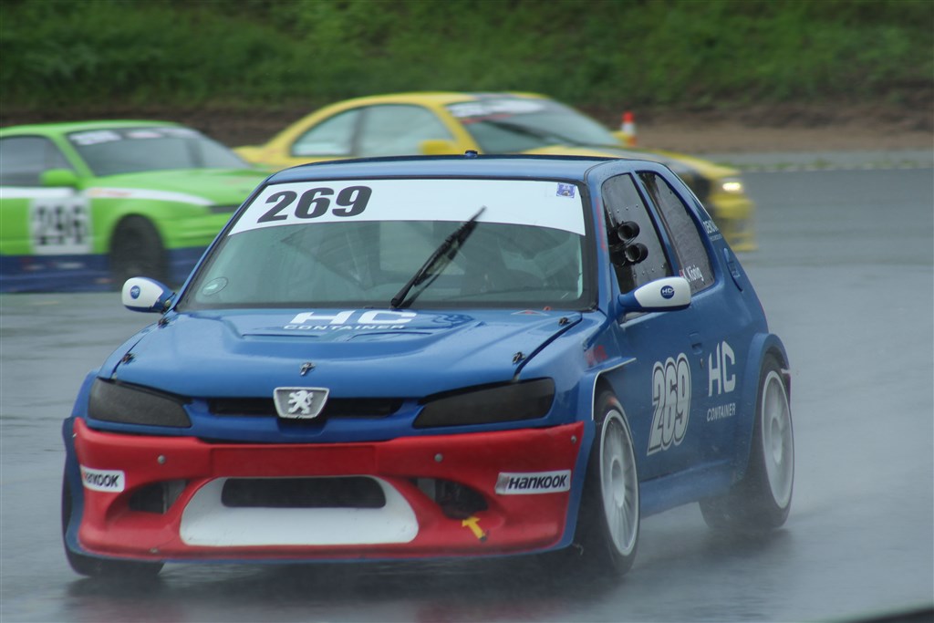 Kim König og Ring Djursland var ikke specielt gode venner denne weekend. Nu må han hjem og klargøre bilen, og så revanchere sig til finalen på Ring Knutstorp.
(Foto: JJ Media)